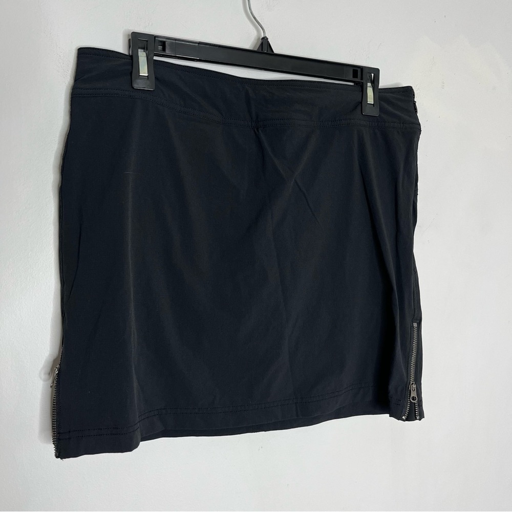 Athleta Size 10 Nylon Stretch Black Side Zip Skort